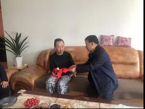 敦煌種業(yè)領(lǐng)導(dǎo)看望慰問(wèn)公司老干部、老黨員及困難黨員職工